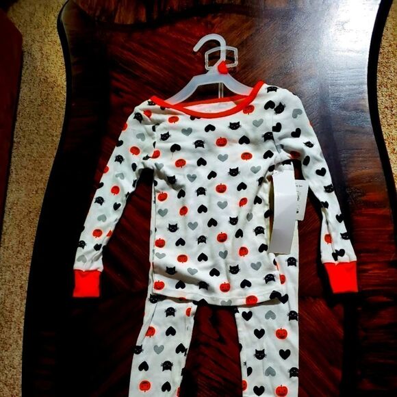 NWT UNISEX HALLOWEEN PJS - Picture 1 of 3